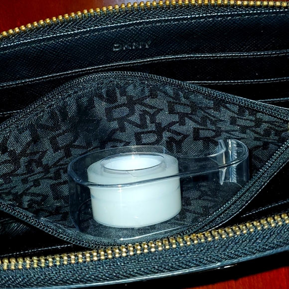 DKNY Large Zip Around Wallet - Picture 7 of 8